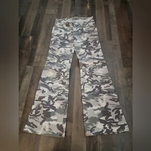 Darniha camo jeans size 7